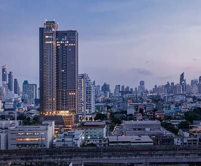 The Base Phetchaburi-Thonglor